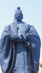 御嶽山の青銅像